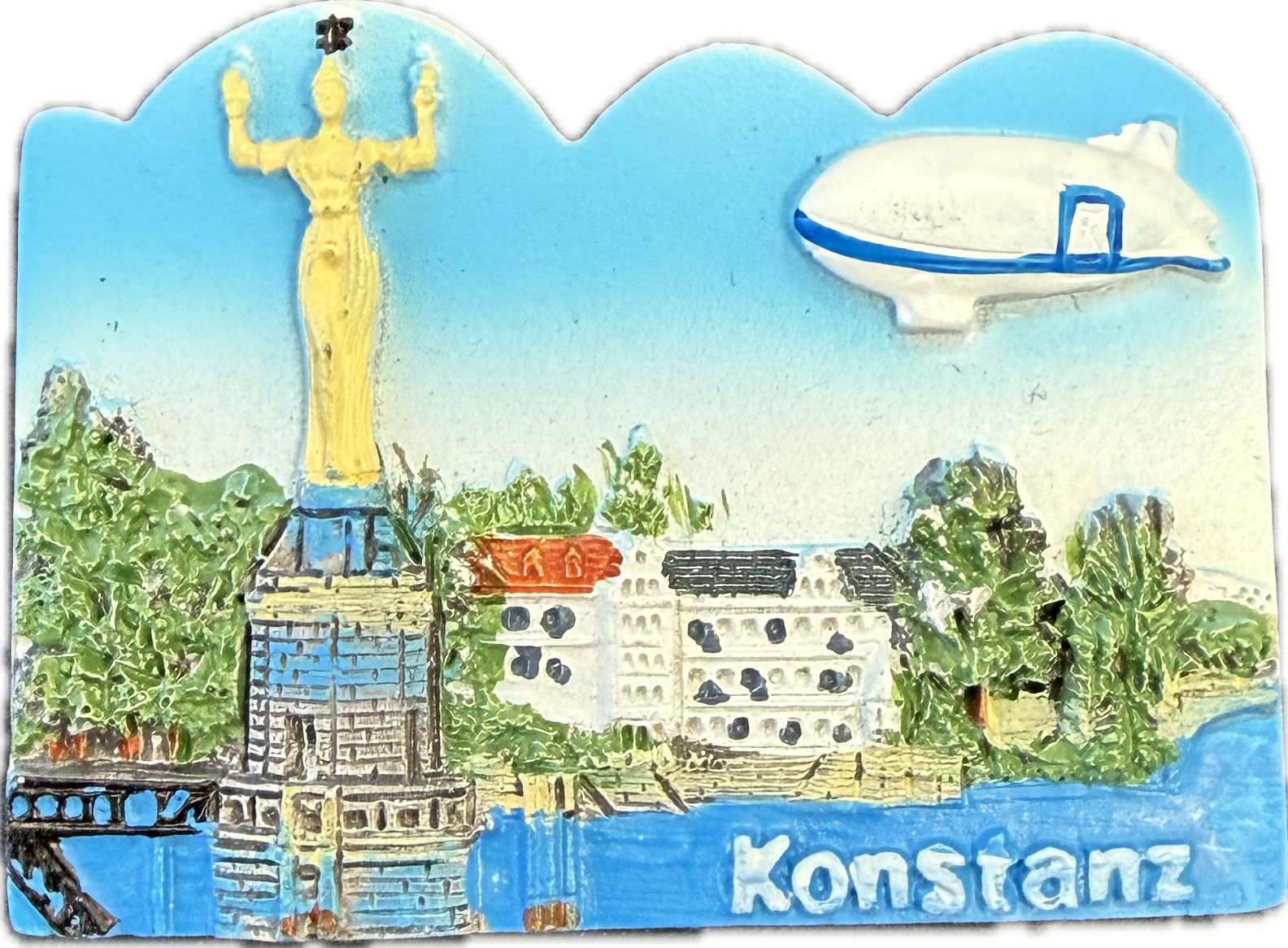 Blauer Konstanz-Magnet mit Imperia am Hafen und weißem Zeppelin
